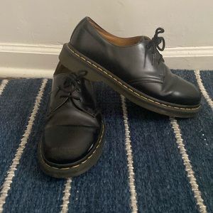 Black Leather Dr. Martins Oxford shoes size 9M